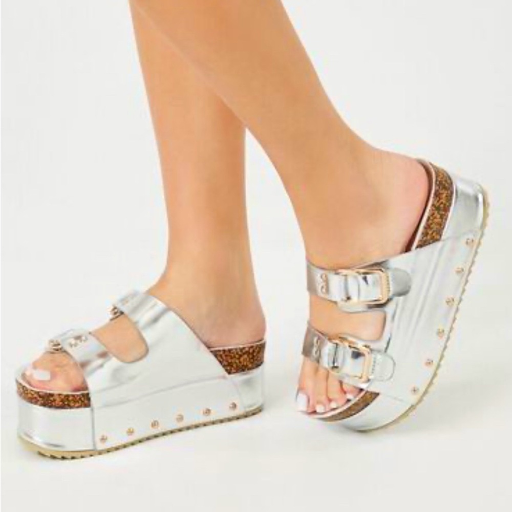 NWB! Silver Metallic Platform Sandals - Sizes: 7 & 7.5 - Picture 3 of 3